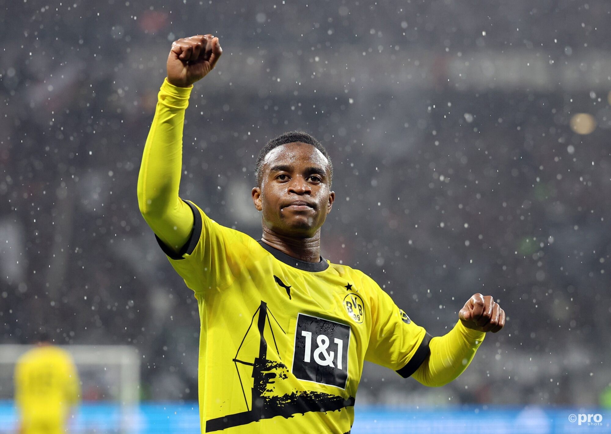 Liverpool wait as Youssoufa Moukoko starts Premier League talks